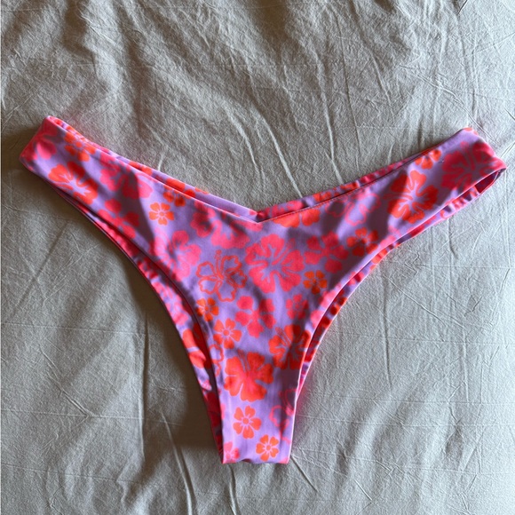 Kulani Kinis Very Cherry bikini set Small too and Med Bottom - Picture 3 of 8